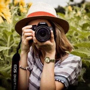 girl-with-camera